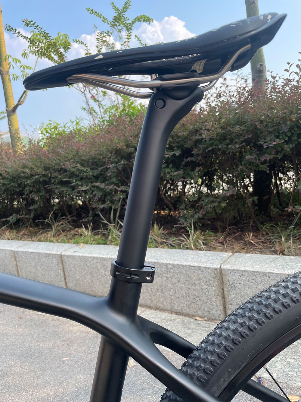 عمود مقعد كربوني ELITAONE للدر - مراجعة Carbon Fiber Saddle وسعره