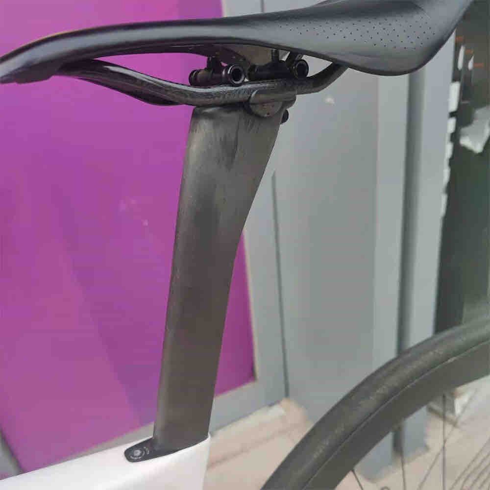 مقعد خفيف من ألياف الكربون لدر - مراجعة Carbon Fiber Saddle وسعره