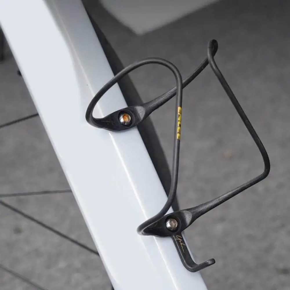 حامل زجاجة ماء للدراجات خفيف ا - مراجعة Cycling Gear Holder وسعره