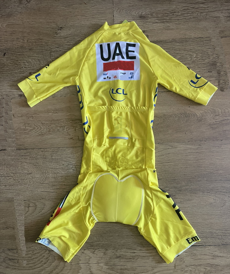 بدلة جلدية مقطوعة بالليزر 2024 - مراجعة Cycling Gear Material وسعره